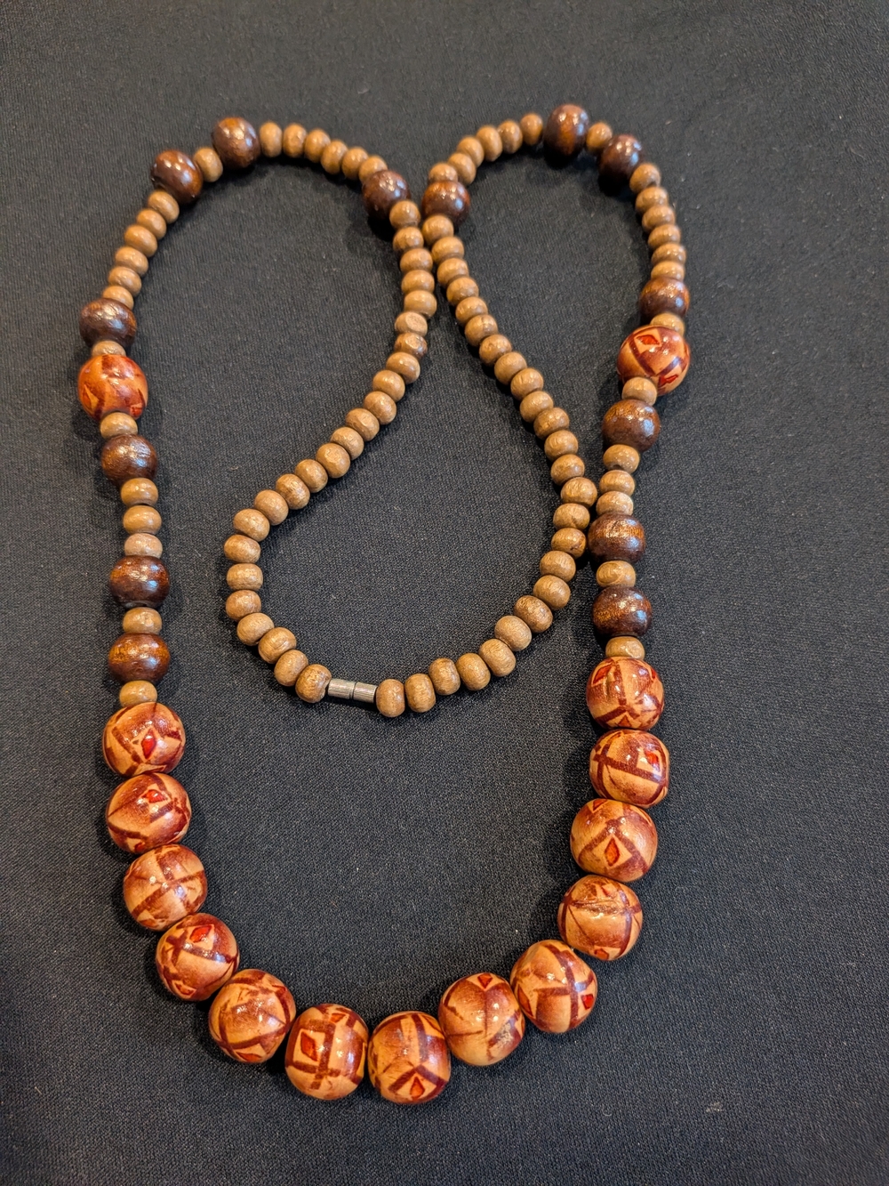 Vintage 1970s Polished Wooden Brown & Tan Beaded Necklace 14"